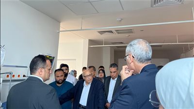 وفد من قيادات التعليم العالي وجامعة الجلالة يزور الطلاب المصابين