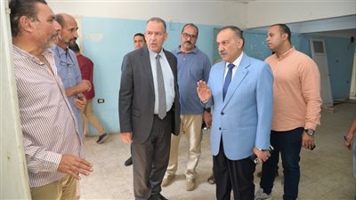 محافظ أسيوط يتابع أعمال تطوير مبنى دار المسنين لتحويله لقاعات جديدة لمرحلة رياض الأطفال 