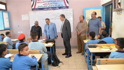 محافظ أسيوط يتفقد سير العملية التعليمية بمدرسة ناصر الإعدادية بنين بحي شرق   