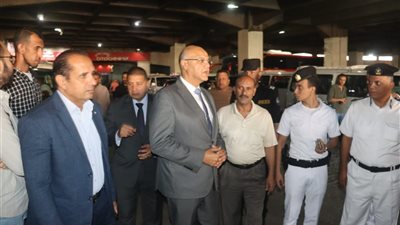 محافظ القليوبية يتابع التزام السائقين بـ التسعيرة الجديدة