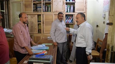 محافظ أسيوط يتفقد العمل بالمركز التكنولوجي لخدمة المواطنين بمركز الفتح   