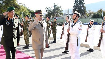 رئيس الأركان يشهد تنفيذ المرحلة الرئيسية للتدريب المشترك 