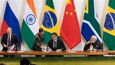 أستاذ علاقات دولية: تطبيق عملة موحدة لـ البريكس رسالة ردع لأمريكا