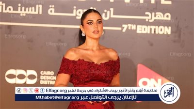 درة تتألق بفستان أحمر مزين بالورود وإكسسوارات بسيطة في مهرجان الجونة السينمائي
