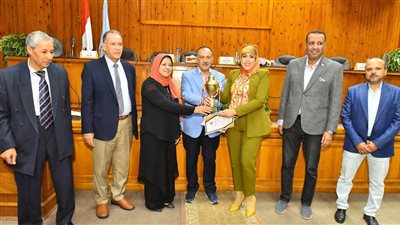 محافظ أسيوط يكرم الفائزين في المسابقات العلمية الدولية  