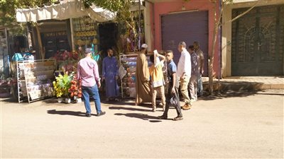 محافظ أسيوط: إزالة إشغالات وتعديات الباعة الجائلين على حرم الطرق بمدينة منفلوط  