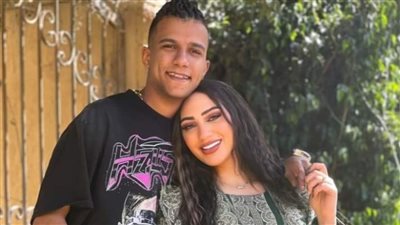 وصول زوجة عصام صاصا في أولي جلسات استئنافه على حكم حبسه بتهمة تعاطي المخدرات 