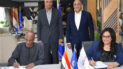محافظ أسوان يشهد توقيع عقد مشروع التمويل متناهي الصغر بقيمة 5 ملايين جنيه
