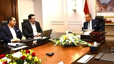 محافظ جنوب سيناء يستعرض فرص الاستثمار مع أحد كبار رجال الأعمال الإيطاليين
