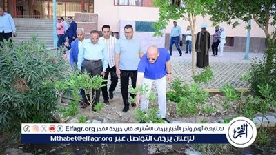 النعماني يشارك في زراعة ٧٥٠ متر نجيل بكلية الهندسة بجامعة سوهاج