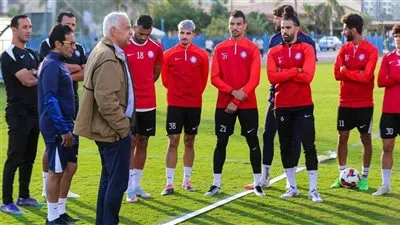 فرج عامر يحفز لاعبي سموحي قبل انطلاق الدوري