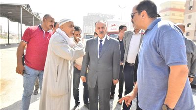 محافظ أسيوط يتفقد أعمال رصف الطريق الدائري بحي غرب   