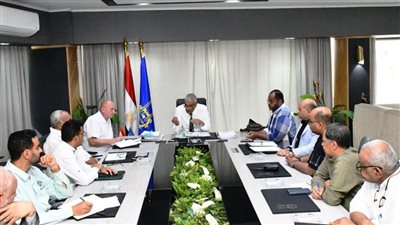 محافظ أسوان يستعرض المطالب والمشاكل الجماهيرية لأهالى مدينة أبو سمبل السياحية