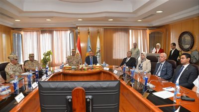 محافظ أسيوط  يستعرض ملخص الفكرة الاستراتيجية التعبوية لمشروع التدريب العملي  