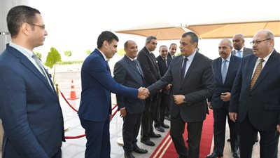 وزير الدولة للإنتاج الحربي يفتتح شركة 