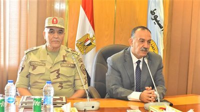 محافظ أسيوط يترأس اجتماع استعراض الفكرة الاستراتيجية لمجابهة الأزمات والكوارث