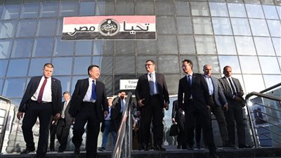 وزير الإسكان يصطحب نظيره الصيني فى جولة بأبراج الداون تاون وأبراج المنطقة الشاطئية ومشروعات مدينة العلمين الجديدة