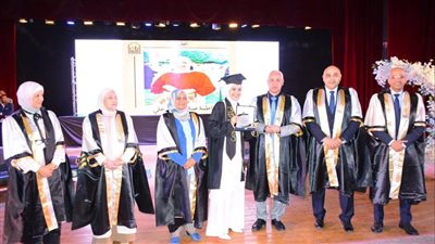 نائب رئيس جامعة أسيوط يشهد حفل تخرج الدفعة السابعة من كلية طب الأسنان