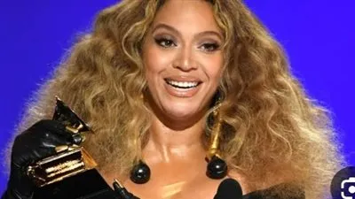 من الأسماء الحقيقية إلى النجومية: كيف غير الفنانون هوياتهم الشخصية لتحقيق الشهرة؟ (تقرير)