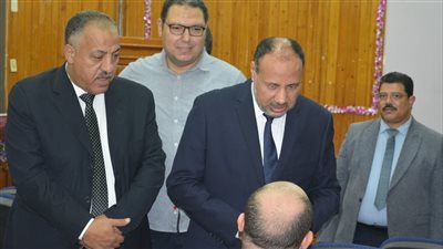 نائب رئيس جامعة الأزهر للوجه القبلي يتفقدامتحانات الدراسات العليا والماجستير بكلية طب الأسنان 