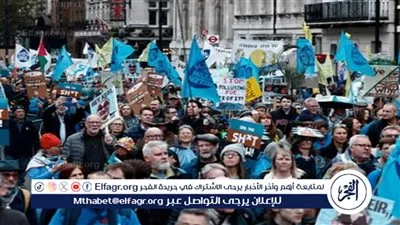 متظاهرون في لندن يطالبون شركات المياه بتنظيف الأنهار الملوثة بالصرف الصحي