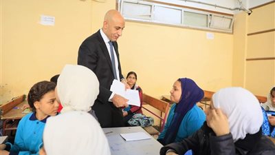 وزير التعليم يتابع انتظام العملية التعليمية بجولة مفاجئة في عدة مدارس بالخصوص 