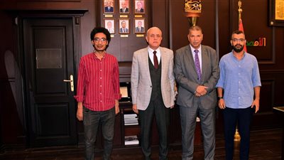 محافظ الأقصر يستقبل وفدًا من 