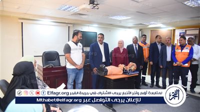 محافظ مطروح يتفقد ورش تدريب خريجات الجامعة مكلفات الخدمة العامة بمطروح