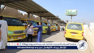 محافظ المنيا يتفقد موقف سيارات شرق النيل للوقوف على الالتزام بتعريفة الركوب وخطوط سير المركبات 