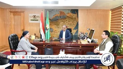 محافظ الفيوم يناقش إنشاء فصلين جديدين بمدرسة النور للمكفوفين ووحدة صباغة ونسيج بقرية الحسينية بإطسا