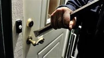 حارس العقار وراء الواقعة.. تفاصيل سرقة تحف وكتب من شقة المؤرخ ماجد فرج في العجوزة