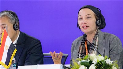 وزيرة البيئة تشارك فى جلسة 