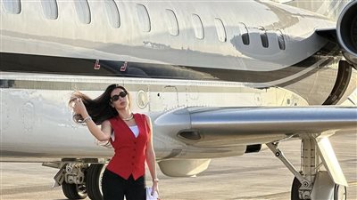 بجانب طائرتها الخاصة.. ياسمين صبري تلفت الأنظار في أحدث ظهور لها عبر 
