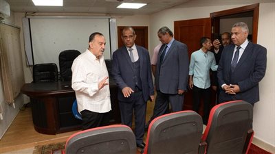 تفاصيل زيارة محافظ أسيوط للمديرية المالية بالمحافظة   