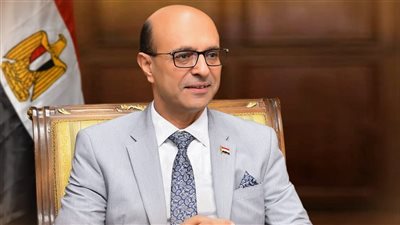 رئيس جامعة أسيوط يُصدر عددا من القرارات بتعيين وندب 5 قيادات أكاديمية ببعض الكليات 