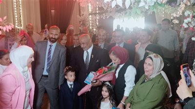 ممر شرفى بالوروود لمدير إدارة أسيوط التعليمية لبلوغه سن المعاش   