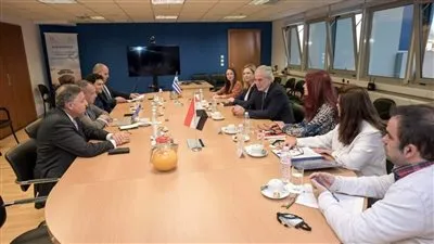 محافظ جنوب سيناء يلتقي وزير الشؤون البحرية وسياسة الجزر اليوناني 