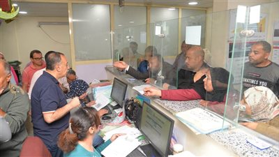 أبوالنصر يفاجئ العاملين بالمراكز التكنولوجية لمركز أسيوط وحي شرق 