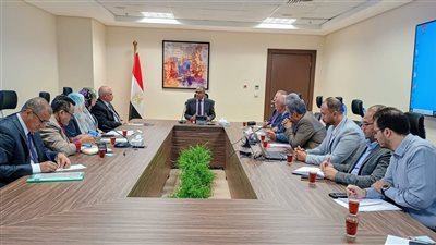 نائب وزير الإسكان يعقد اجتماعًا لمناقشة الاحتياجات المائية بمحافظة البحر الأحمر