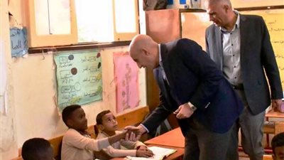 وزير التعليم ومحافظ أسوان يتفقدان مدارس النوبة لمتابعة انضباط العملية التعليمية