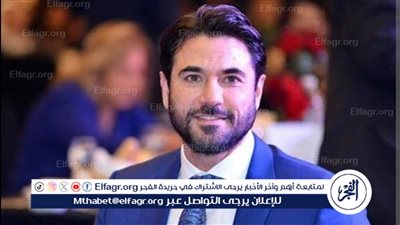 أحمد عز يهدي تكريمه للزعيم ويروي تفاصيل بدايته في الفن 