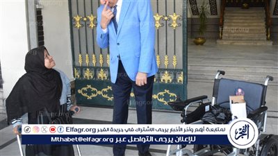 محافظ الغربية يحقق حلم سيدة من ذوي الهمم ويوفر لها كرسيًا كهربائيًا