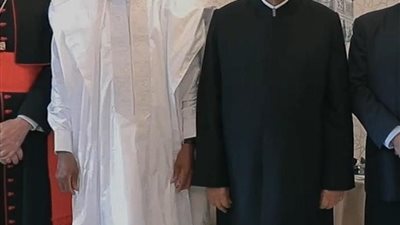 رئيس النيجر السابق يعزي شيخ الأزهر في وفاة شقيقته