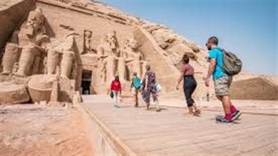 مصر واليابان يبحثان تعزيز التعاون المشترك بمجال السياحة والآثار