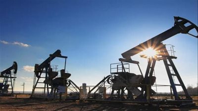 انخفاض أسعار النفط بعد توقعات بإبرام اتفاق بين روسيا وأوكرانيا