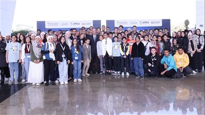 وزير الاتصالات يشهد حفل تخريج الدفعة الأولى من أكاديمية الأمن السيبرانى بالقرية الذكية