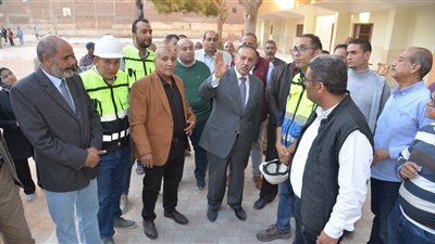 محافظ أسيوط يتفقد مشروع التوسعات بمدرستين ابتدائية وثانوية فى مركز أبنوب