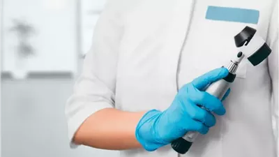 أستاذ أمراض جلدية يكشف حقيقة تعرض السيدات والفتيات للسعة البرد أكثر من الرجال