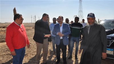 محافظ أسيوط يشهد تشغيل شبكات المياة المعالجة لري 255 فدانا بمزرعة الوادي الأسيوطي 