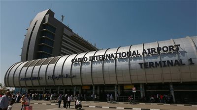 حادث تصادم في مطار القاهرة الدولي: إصابات طفيفة وتحقيقات فورية